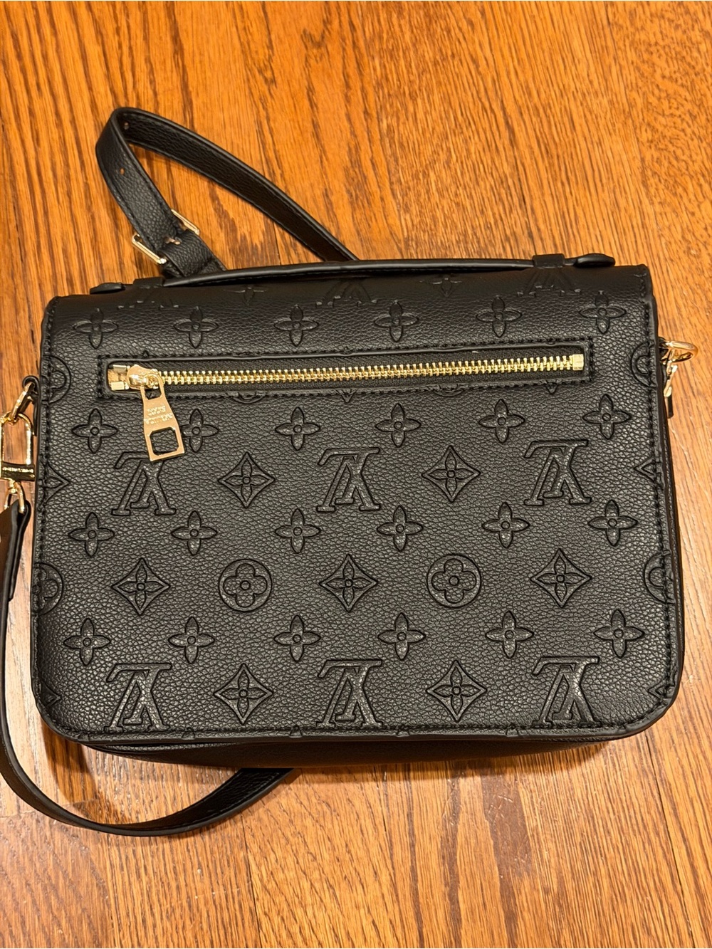 LV black crossbody - Picture 5 of 7